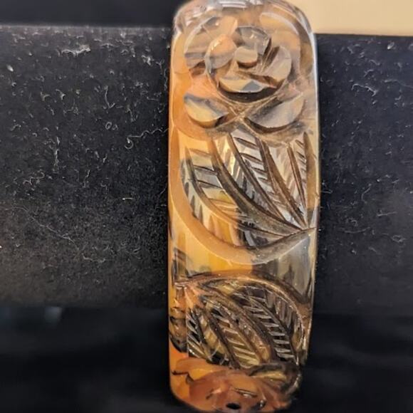Bakelite! Rare Carved Translucent End of Day Roses Bakelite Bangle Bracelet - Picture 15 of 16
